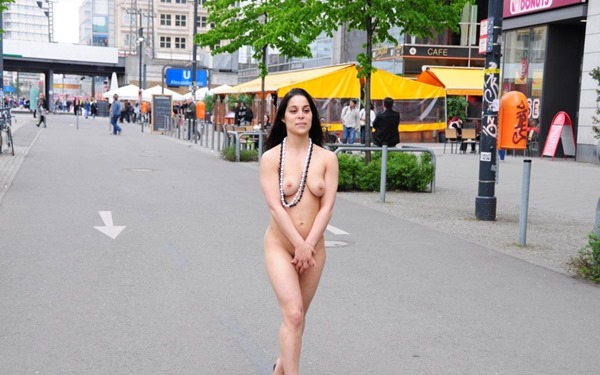 silena-naked-in-public